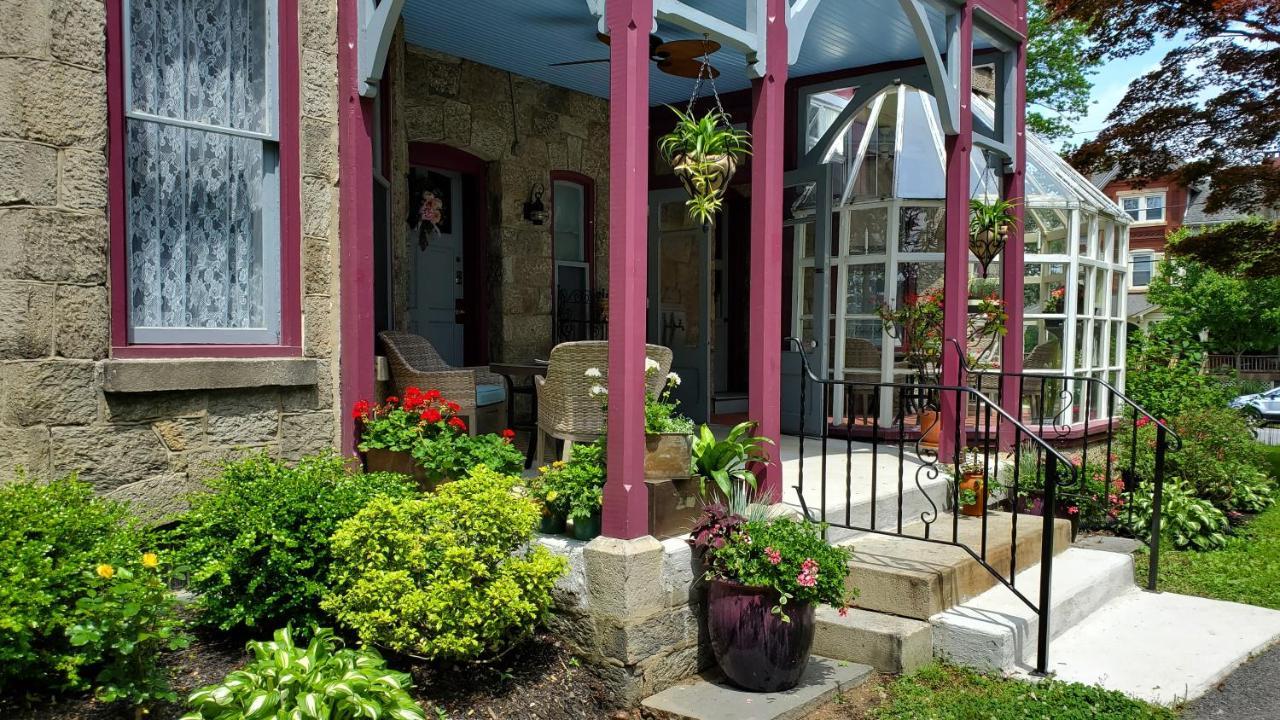Gifford-Risley House Bed And Breakfast Media Exterior photo