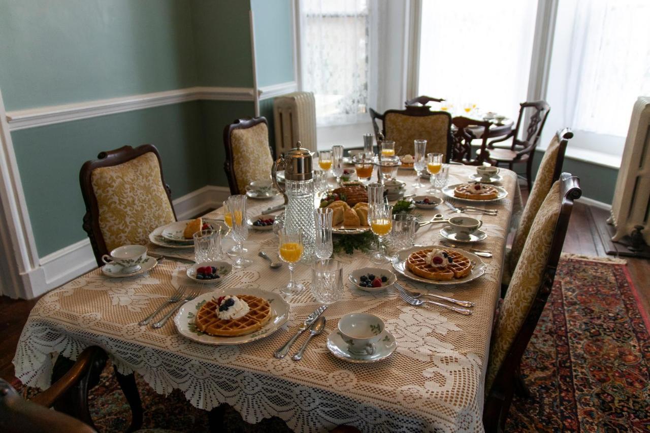 Gifford-Risley House Bed And Breakfast Media Exterior photo